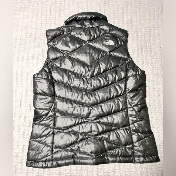 The North Face women’s puffer vest black size medium - Picture 3 of 3